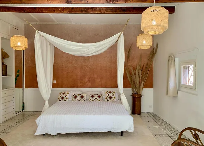 Maison Spacieuse Et Calme, Centre Ville, Ideal Famille