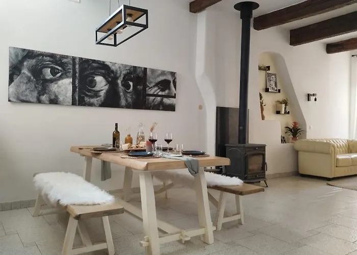 Дом отдыха Maison Spacieuse Et Calme, Centre Ville, Ideal Famille *