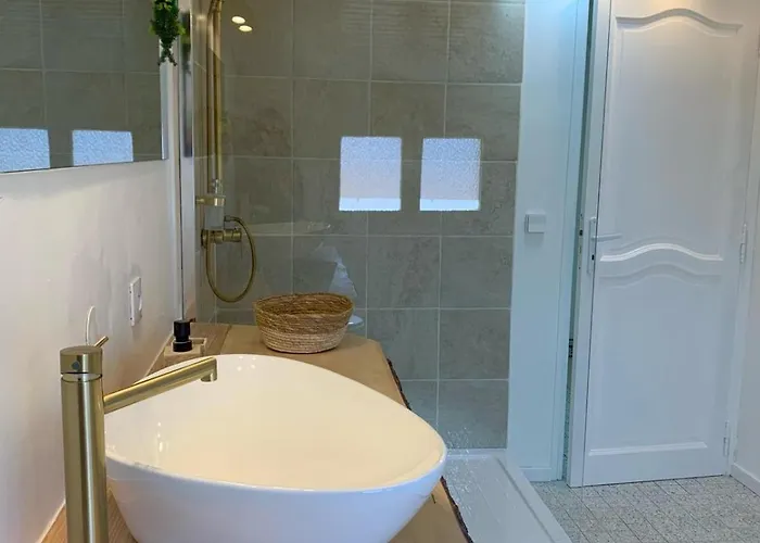 Maison Spacieuse Et Calme, Centre Ville, Ideal Famille